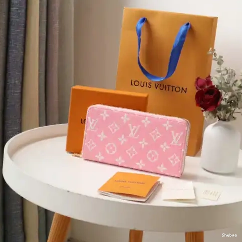 2204DJ0036 Bag LV 0608